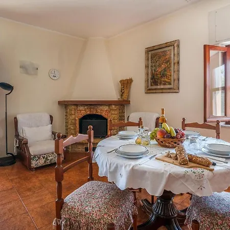 Apartment 3 Bedroom Cozy In Capalbio Scalo