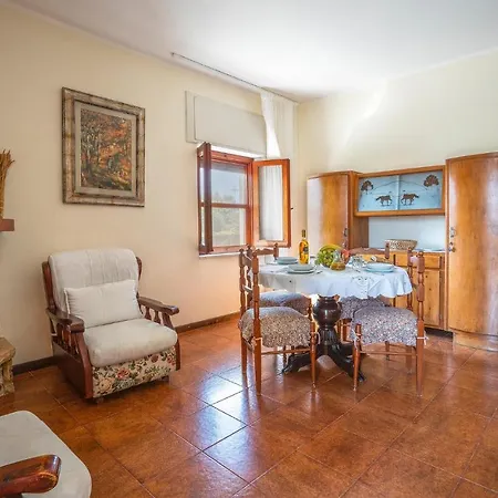 3 Bedroom Cozy In Capalbio Scalo Apartment *