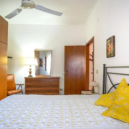 3 Bedroom Cozy In Capalbio Scalo Apartment